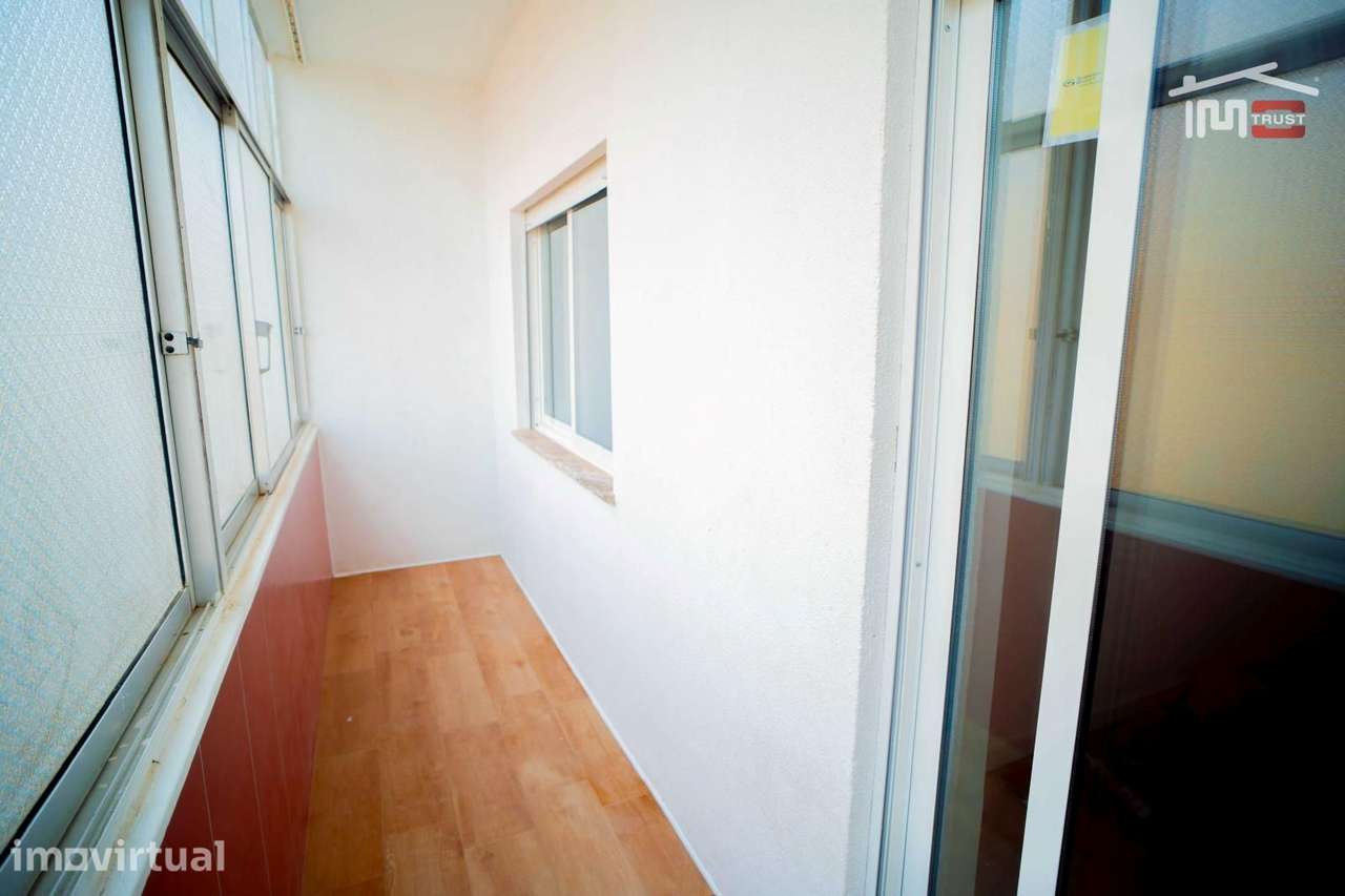 Excelente Apartamento T2 com cozinha semi equipada, Totalmente Remo... - Grande imagem: 5/22