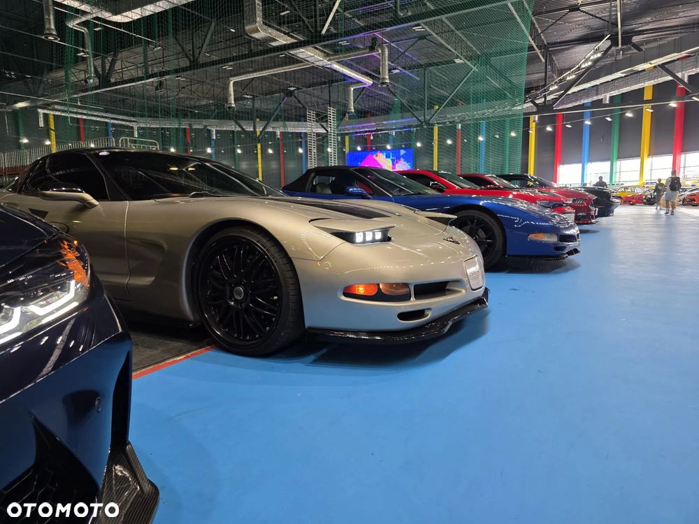 Chevrolet Corvette - 25