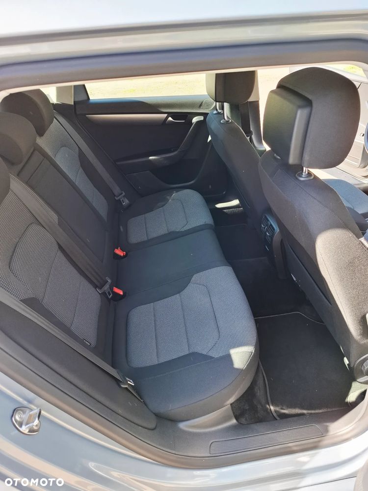 Volkswagen Passat 2.0 TDI BlueMotion Technology Comfortline - 19
