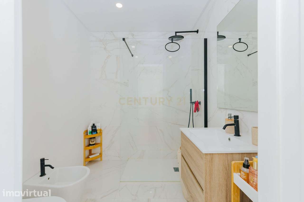 Excelente T1 com piscina, garagem e arrecadação, não mobilado. - Grande imagem: 4/34