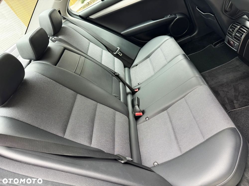 Mercedes-Benz Klasa C 250 CGI Automatik BlueEFFICIENCY Avantgarde - 35