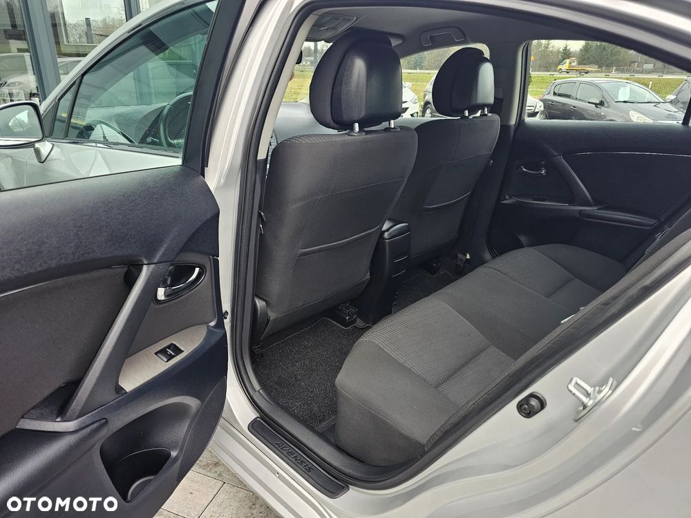 Toyota Avensis 1.8 Comfort - 37