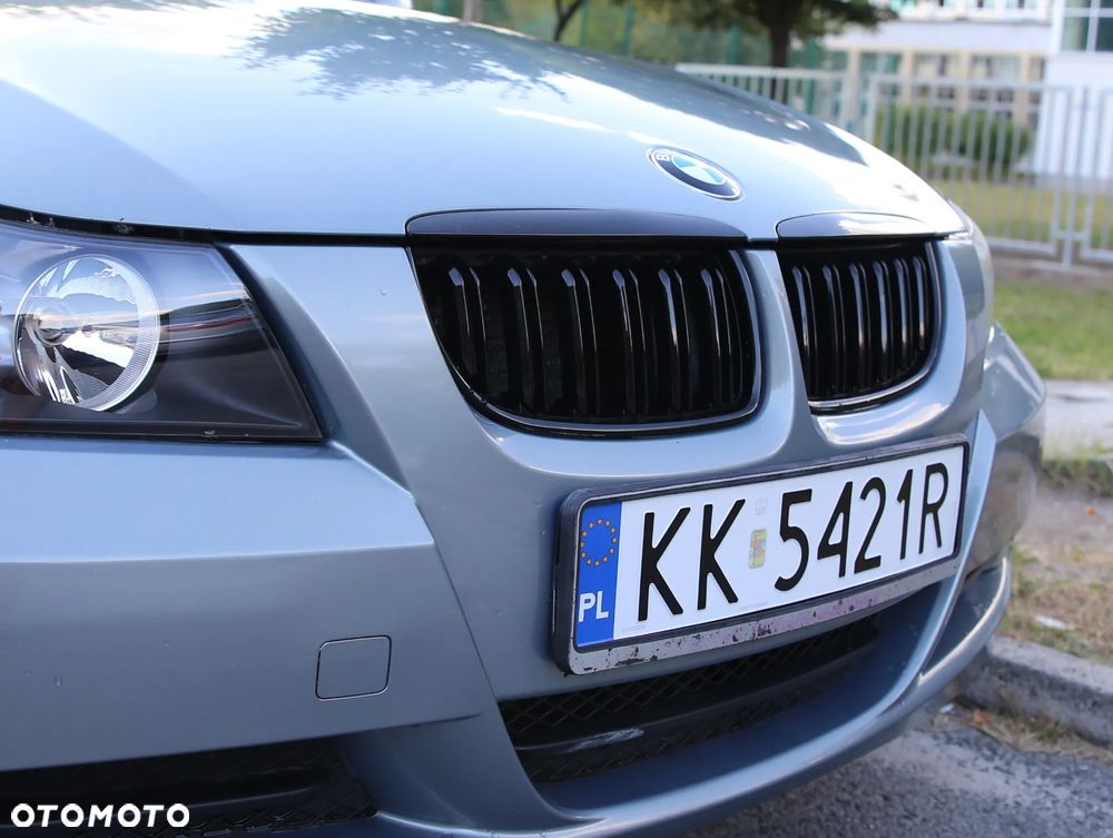 BMW Seria 3 318i Touring - 10