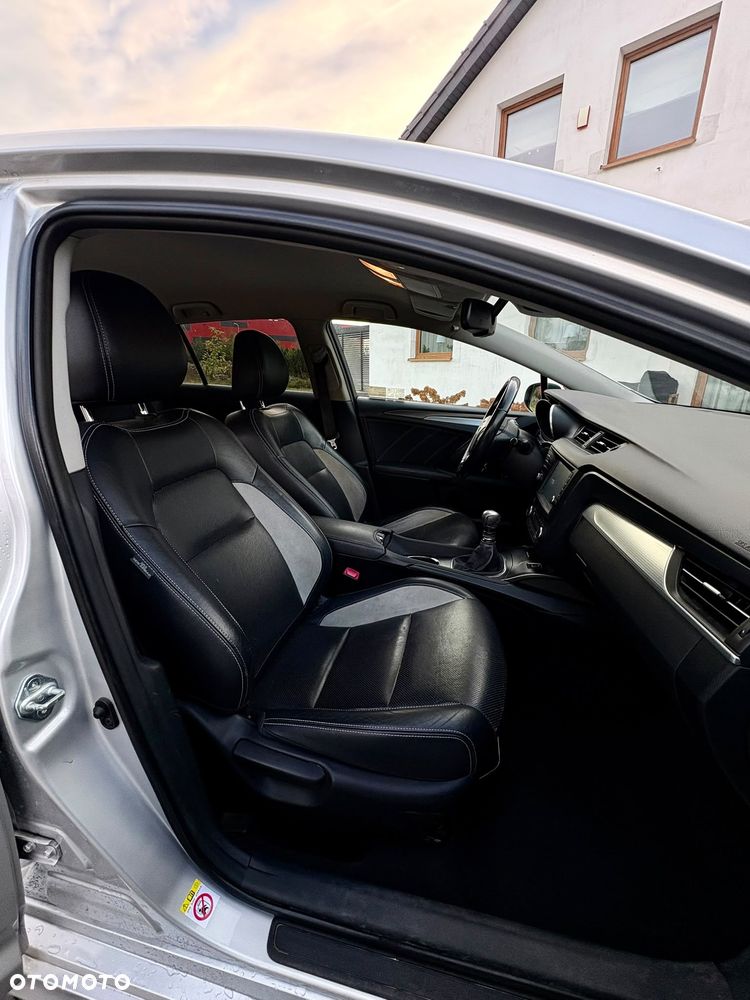 Toyota Avensis 2015 photo 3