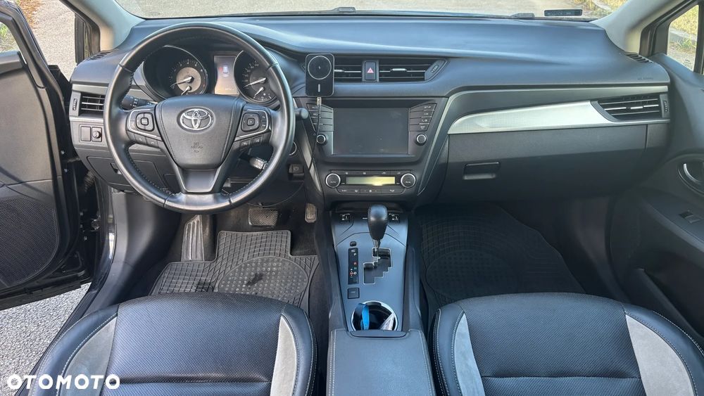 Toyota Avensis 1.8 Premium MS - 24