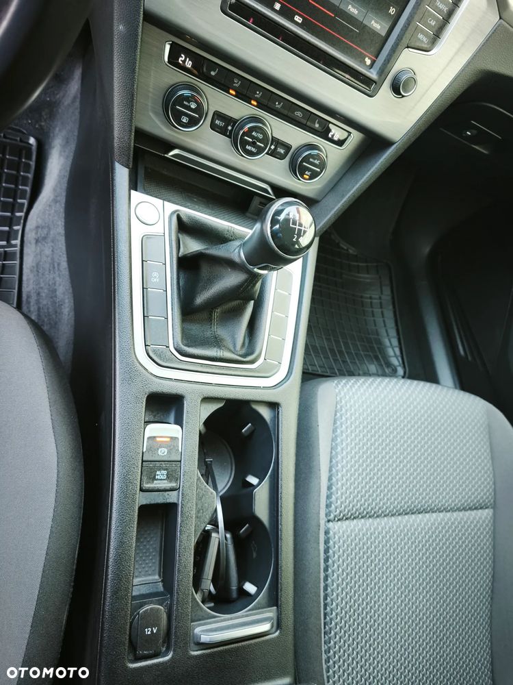 Volkswagen Passat - 18