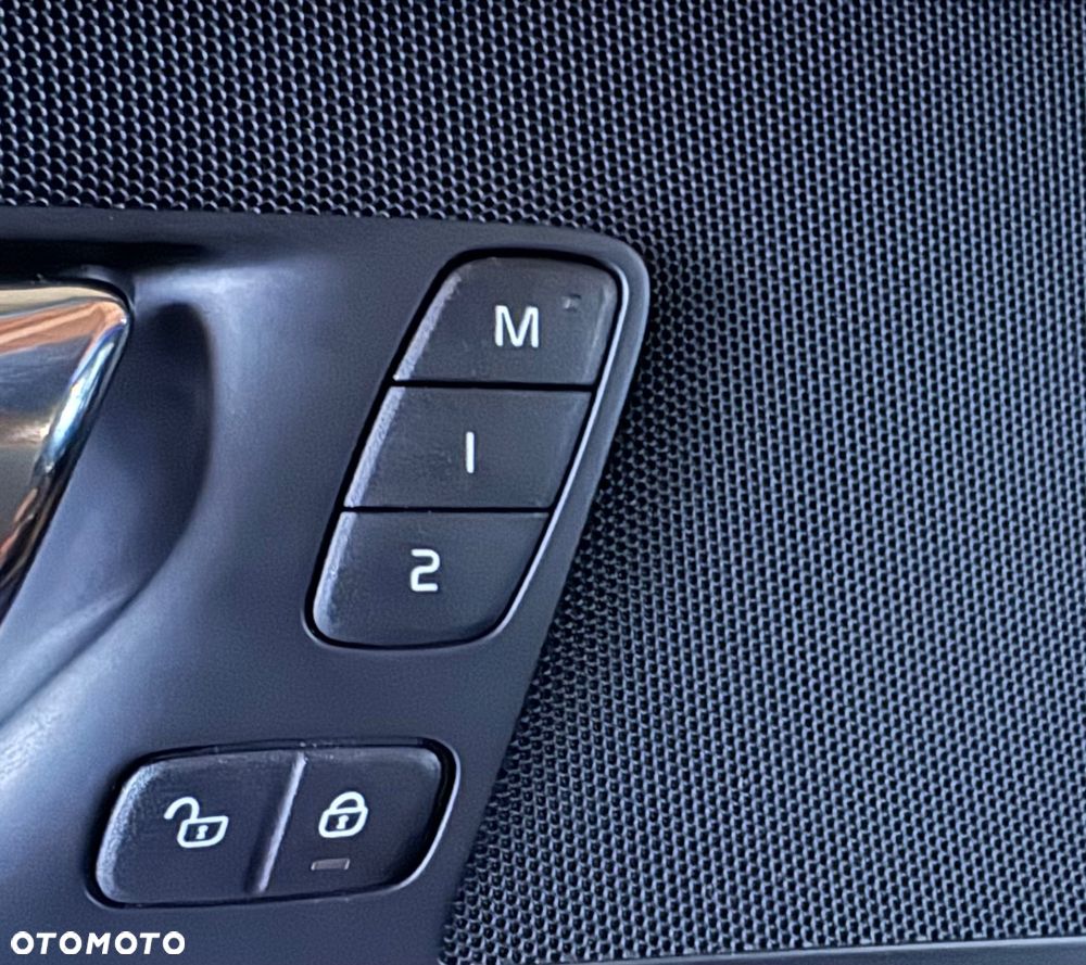 Volvo XC 60 D5 SCR AWD R-Design - 17