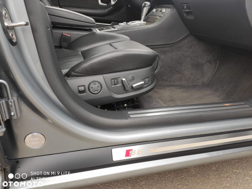 Audi S8 - 32