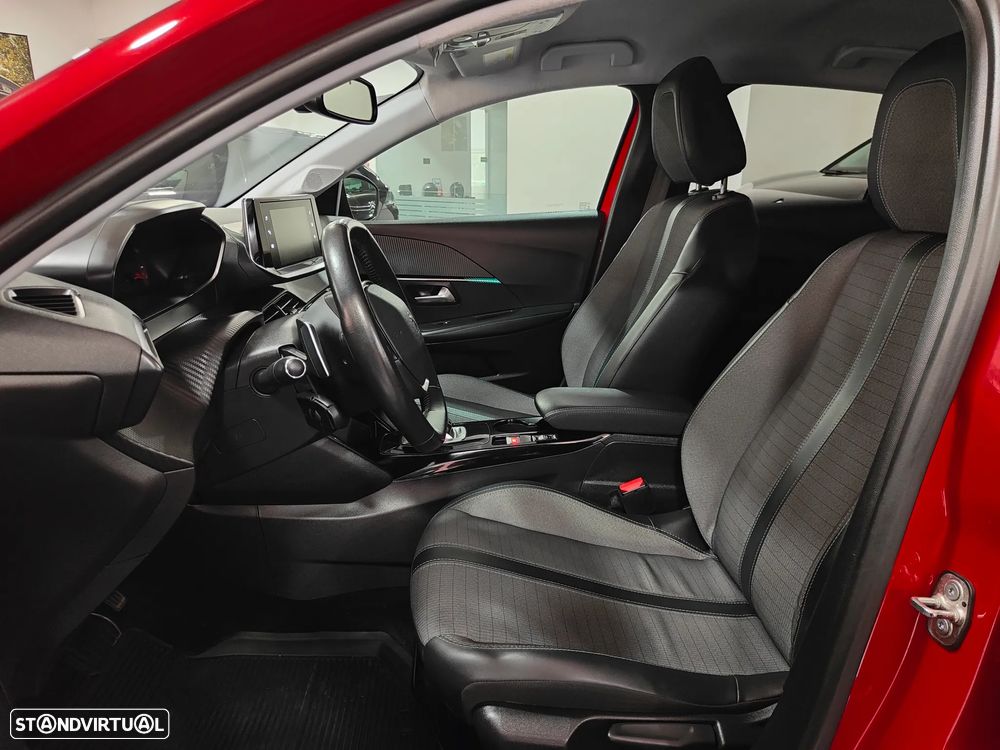 Peugeot 208 1.2 PureTech Allure EAT8 - 29