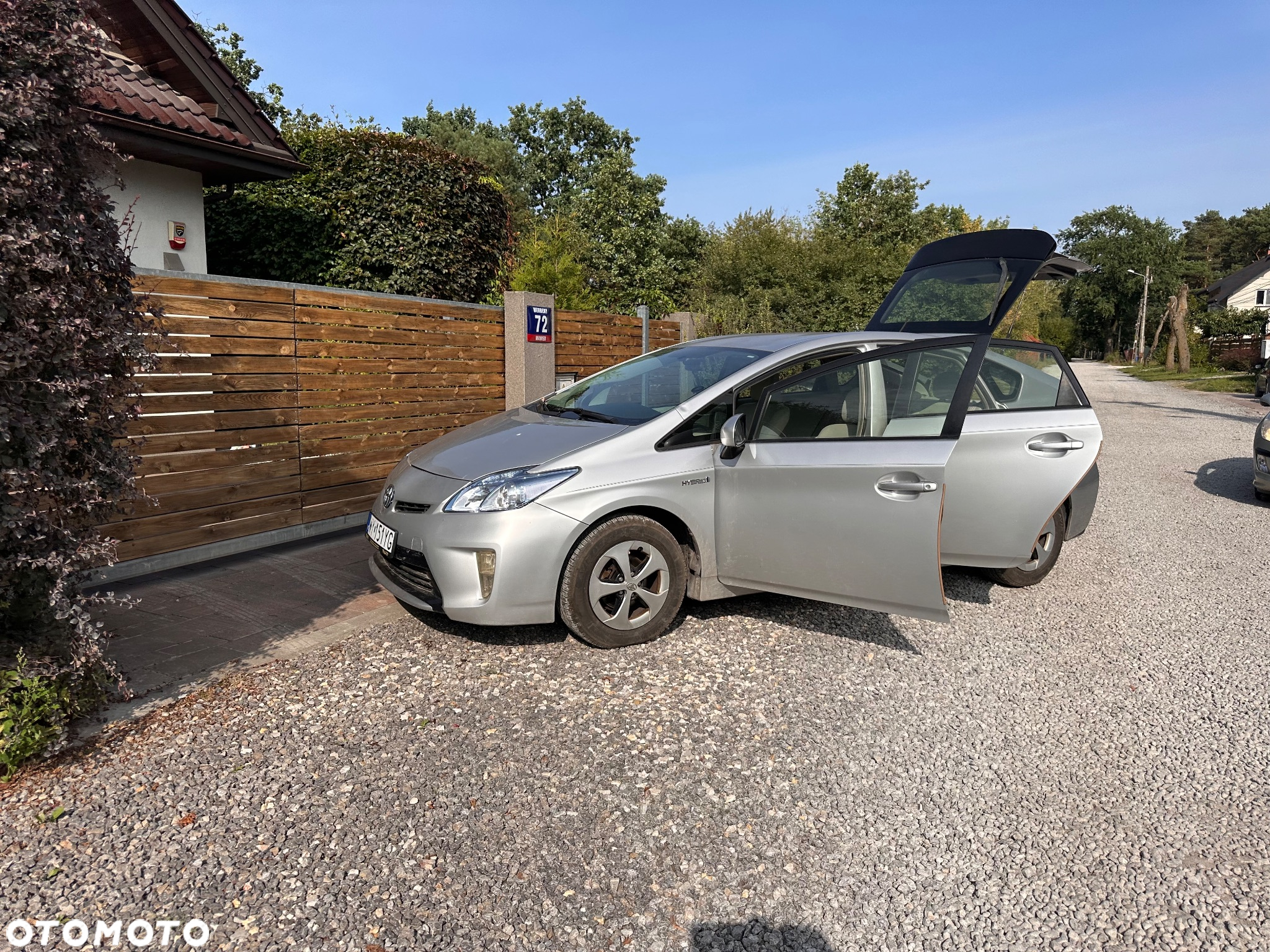 Toyota Prius (Hybrid) - 14