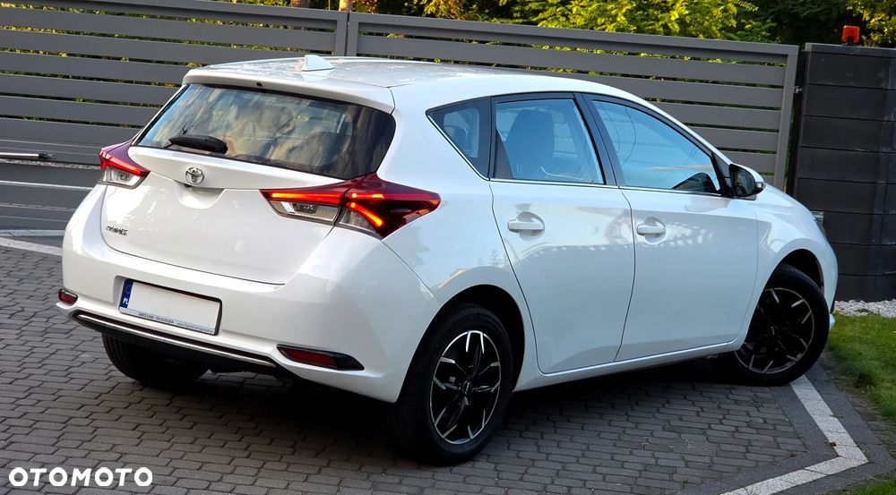 Toyota Auris 1.6 Premium - 8
