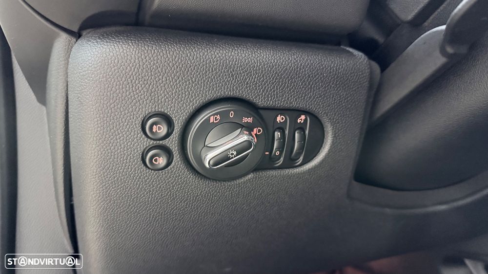 MINI 5 Portas Cooper Aut. - 17