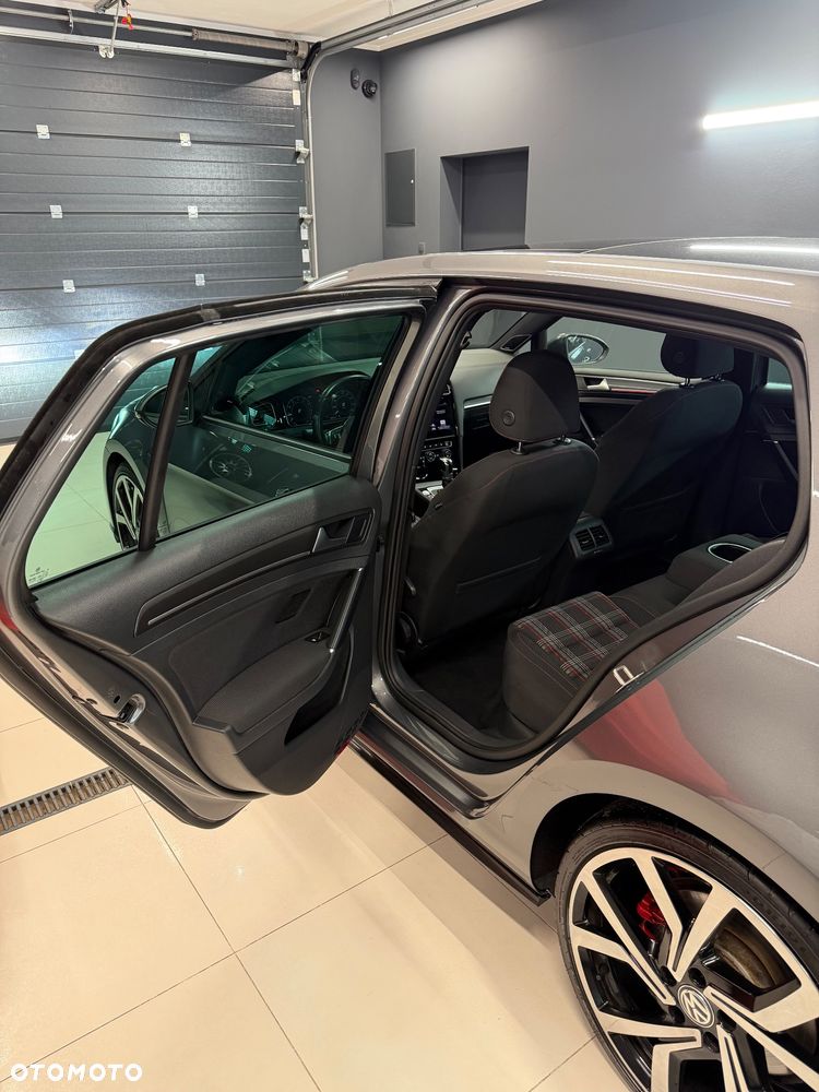 Volkswagen Golf GTI (BlueMotion Technology) DSG - 23
