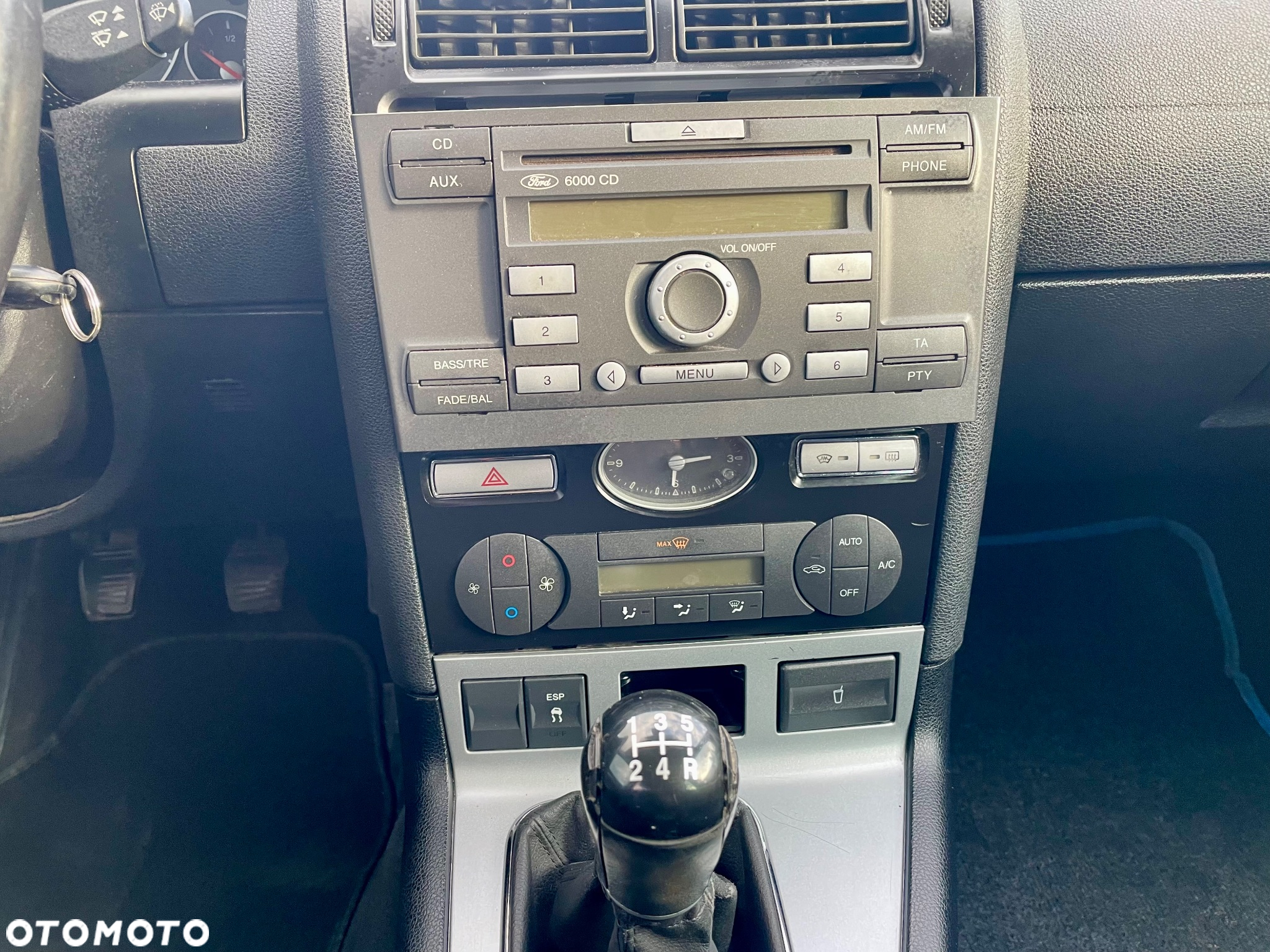 Ford Mondeo 1.8 Ghia - 24