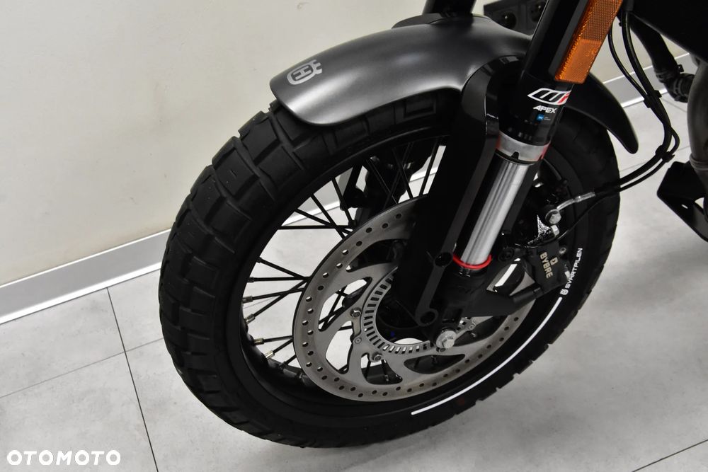 Husqvarna Svartpilen - 32