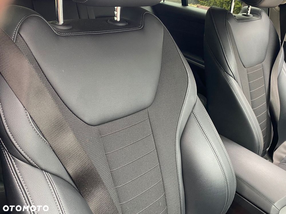 BMW Seria 3 320d xDrive - 29