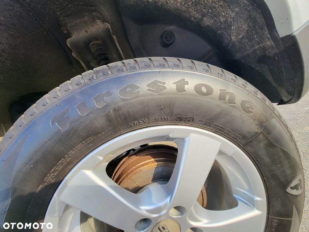 Dacia Duster 1.6 SCe Essential - 33