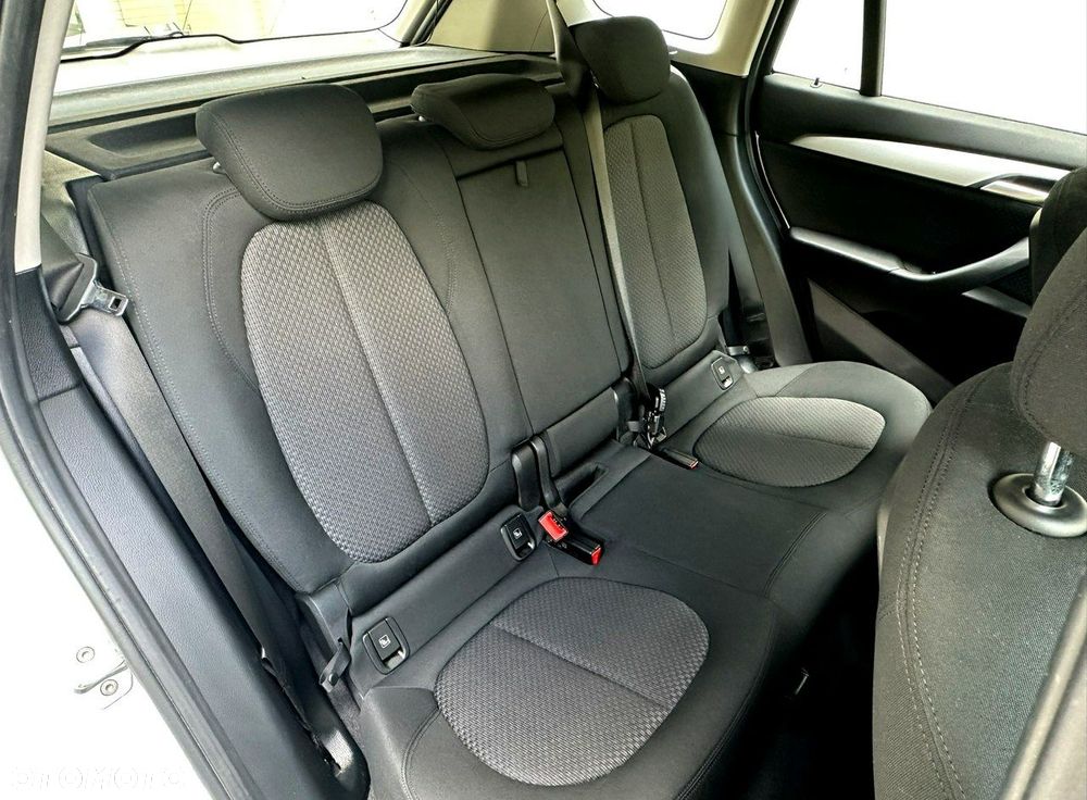 BMW X1 sDrive18i - 16