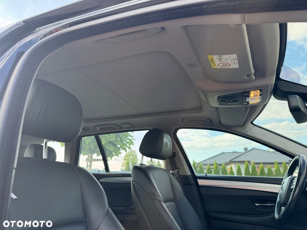 BMW Seria 5 520d - 29