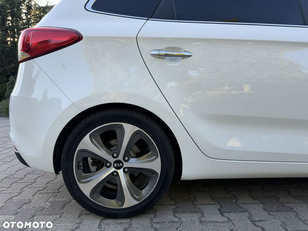 Kia Carens - 36