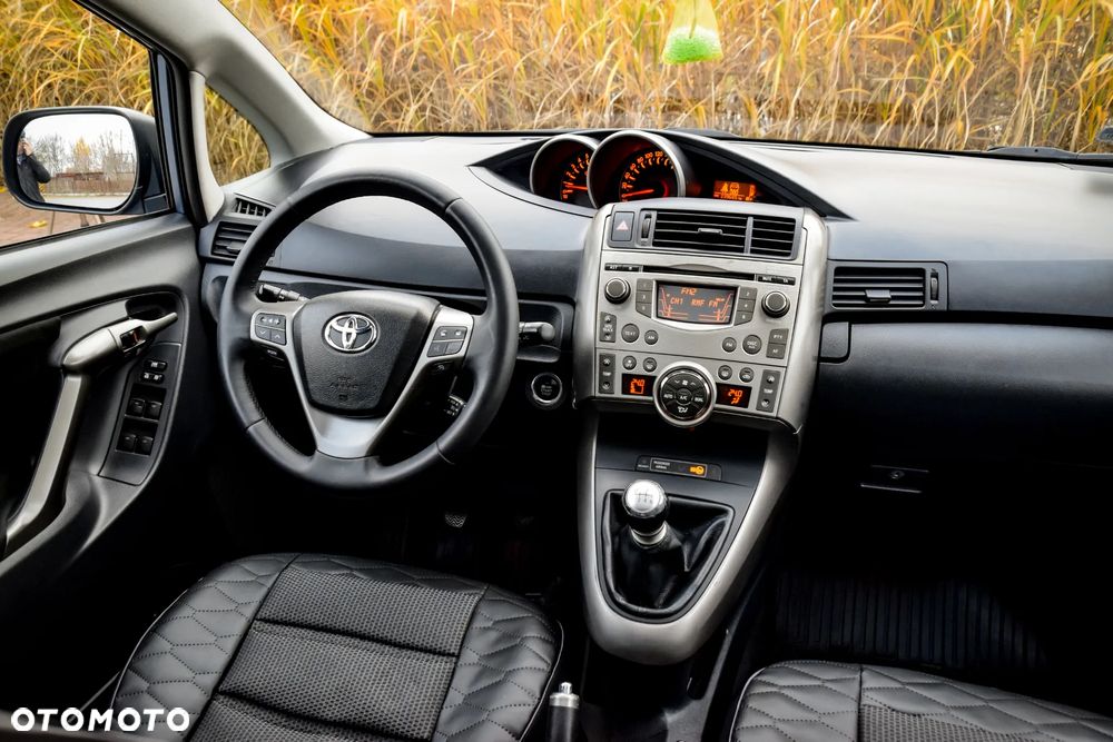 Toyota Verso 1.8 Sol 7os - 25