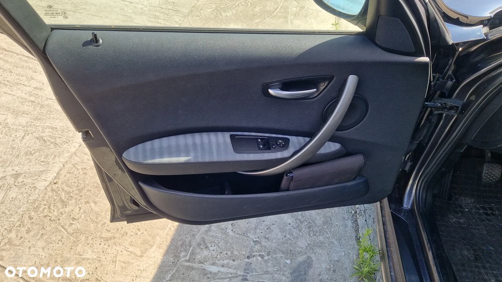 BMW 1 E87 BOCZEK DRZWI LEWY PRZÓD - 1