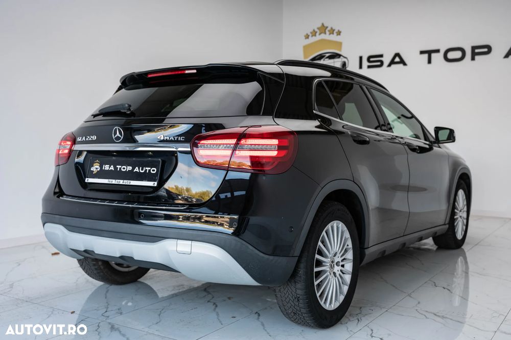 Mercedes-Benz A 220 4Matic 7G-DCT - 27