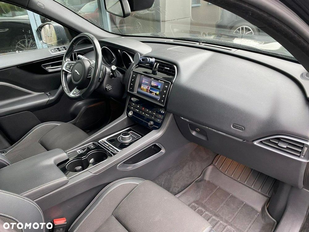 Jaguar F-Pace 20d AWD Prestige - 13