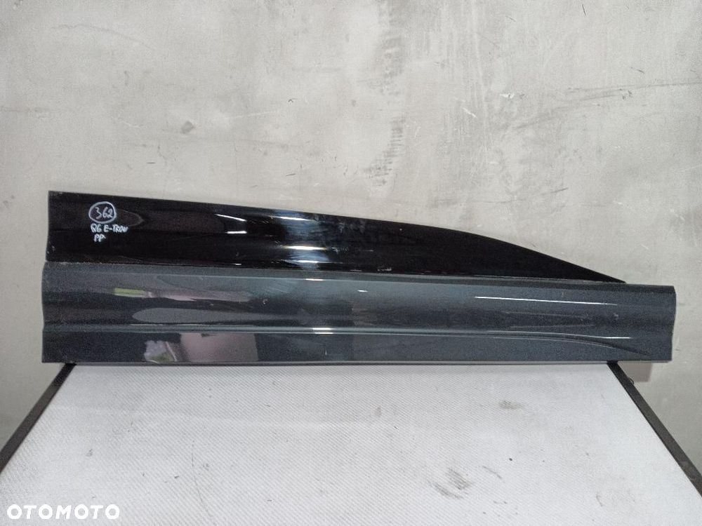 LISTWA DRZWI PRZÓD PRZEDNIA PRAWA AUDI Q6 E-TRON 85H853960