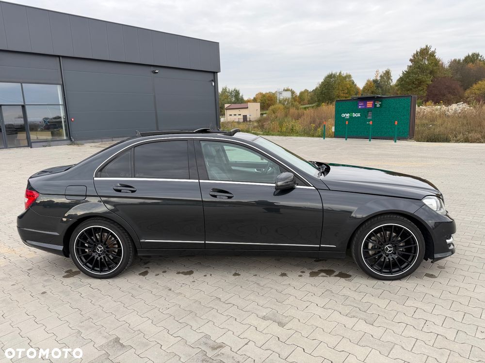 Mercedes-Benz C-Class 2011 photo 4