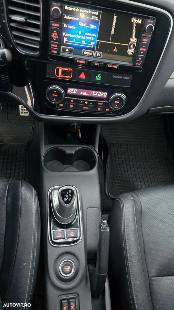 Mitsubishi Outlander 2.0 4WD Plug-In Hybrid Top - 28