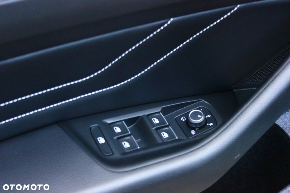 Volkswagen Passat 2.0 TDI SCR DSG Elegance - 33