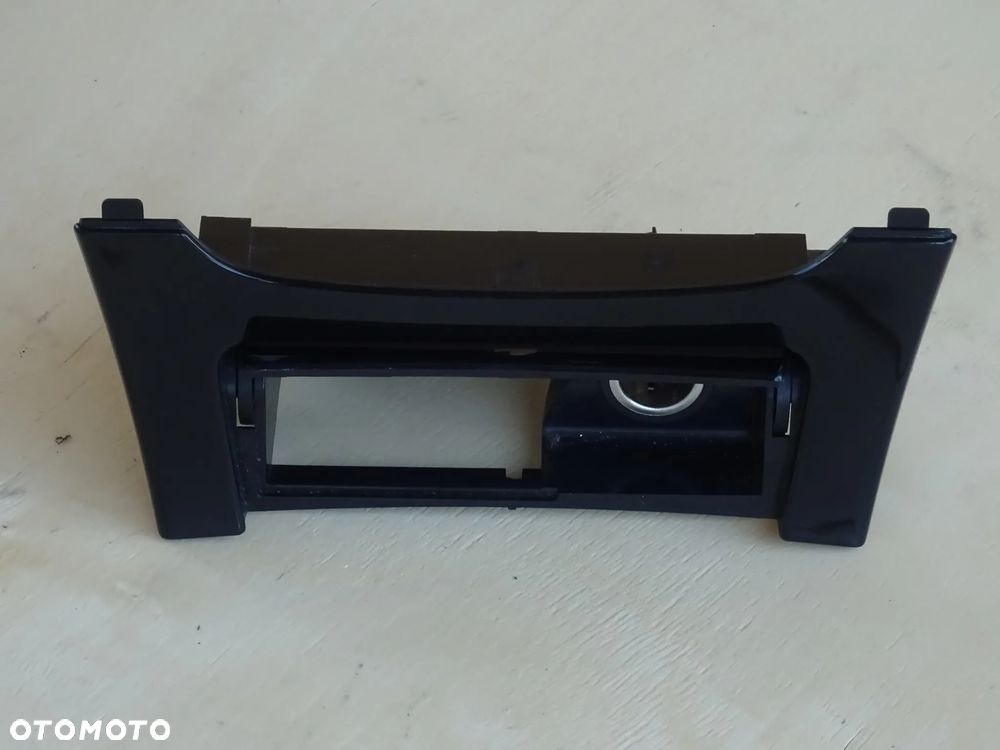 POPIELNICZKA GNIAZDO 12V PANEL DESKI CZARNY DEKOR OPEL INSIGNIA A - 20