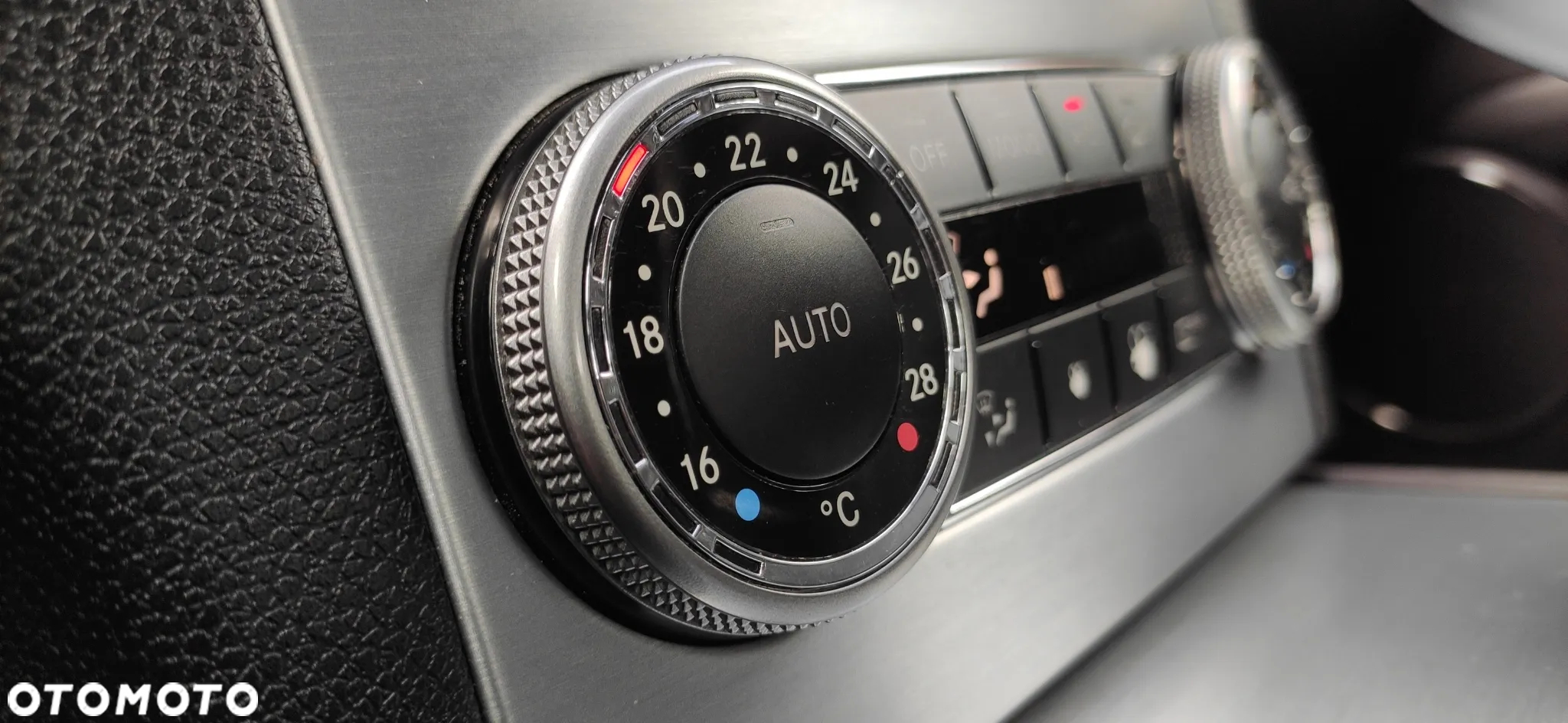 Mercedes-Benz Klasa C 180 T CGI Automatik BlueEFFICIENCY Avantgarde - 39