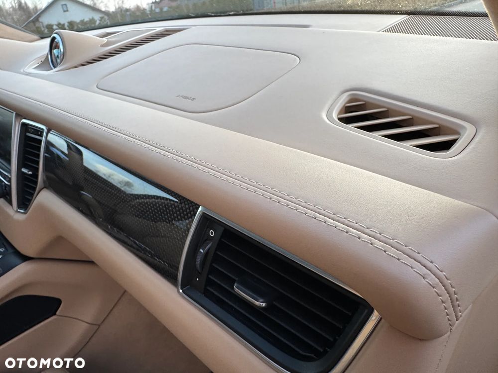 Porsche Macan Turbo PDK - 30