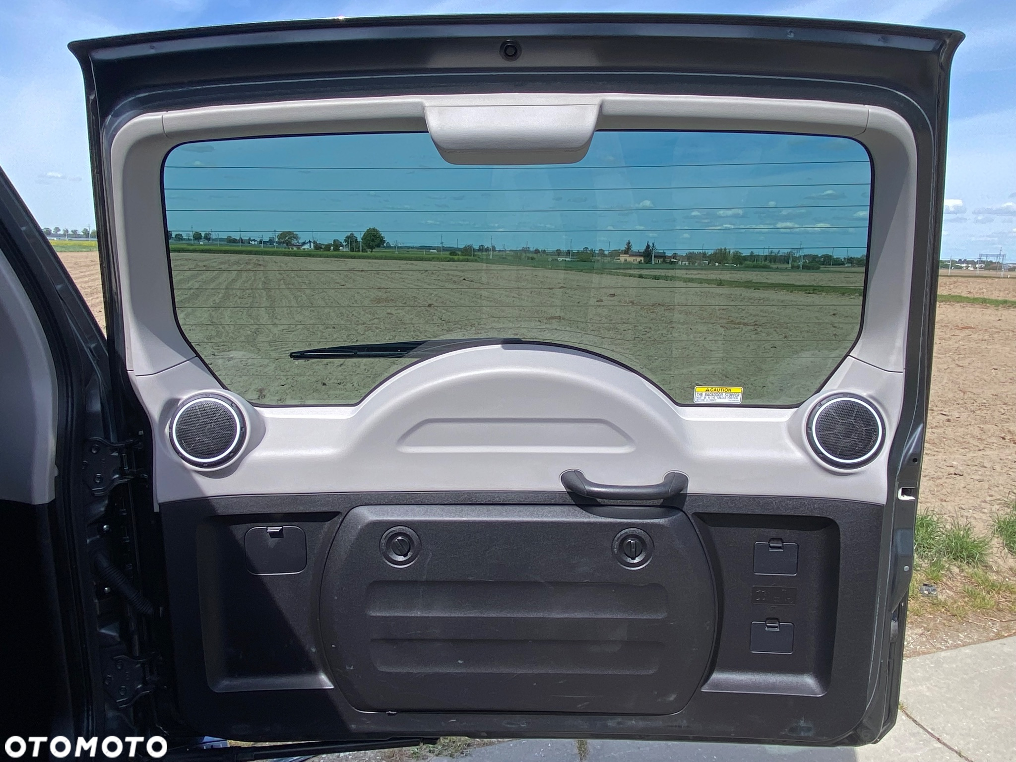 Mitsubishi Pajero - 24