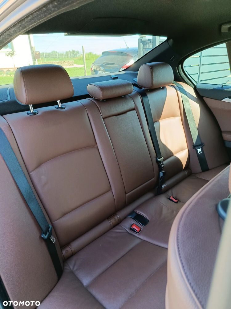 BMW Seria 5 525d xDrive - 12
