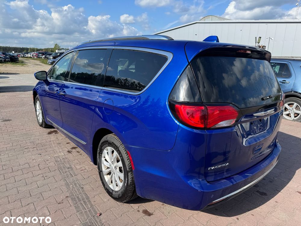 Chrysler Pacifica - 7
