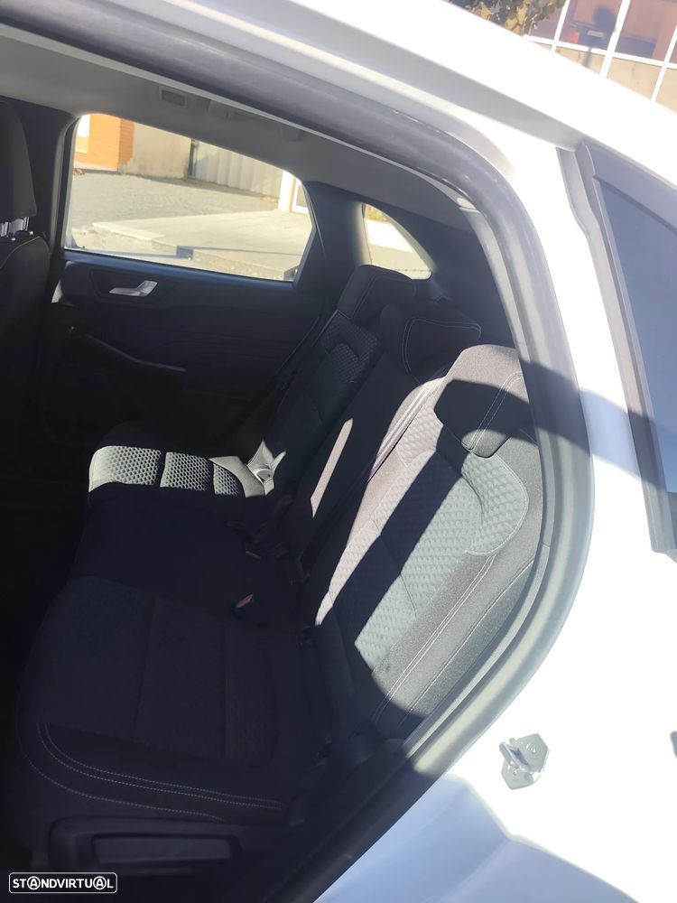 Ford Kuga - 27