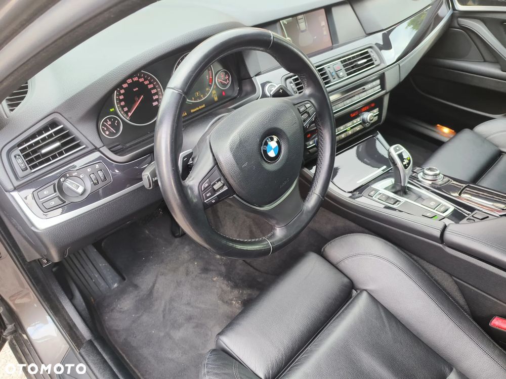 BMW Seria 5 523i Sport-Aut - 19