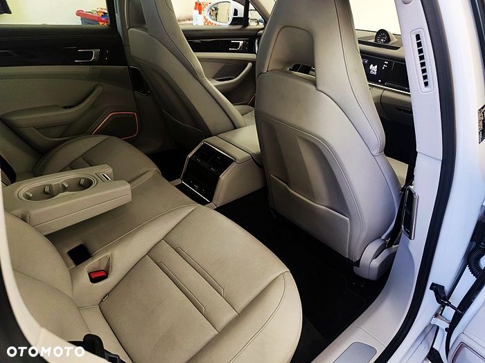 Porsche Panamera 4 E-Hybrid - 37