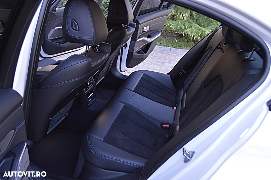 BMW Seria 3 330e Aut. M Sport - 35