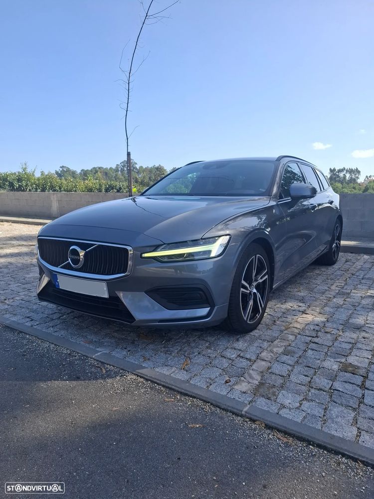 Volvo V60 2.0 D3 Momentum Geartronic - 1