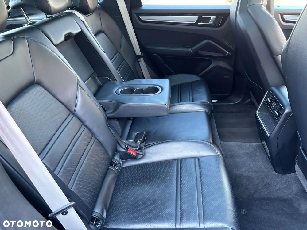 Porsche Cayenne Platinum Edition - 16