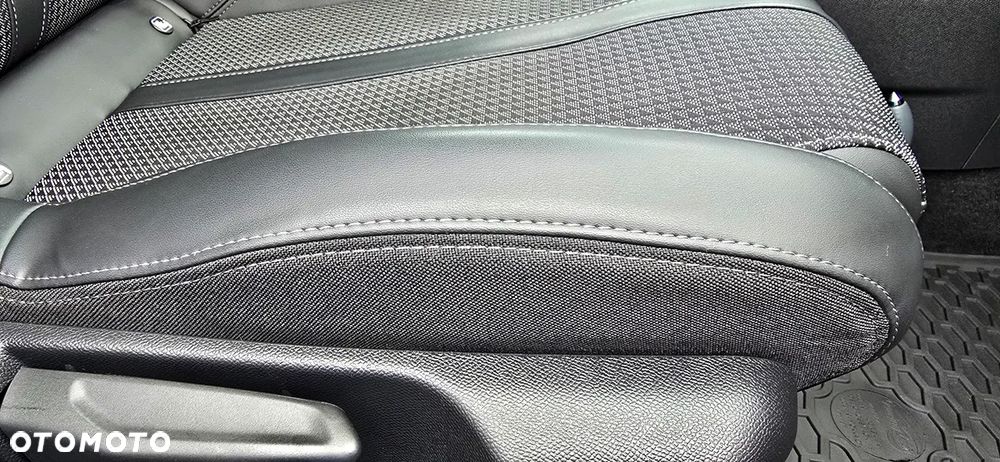 Peugeot 2008 1.2 PureTech GT Line S&S - 10