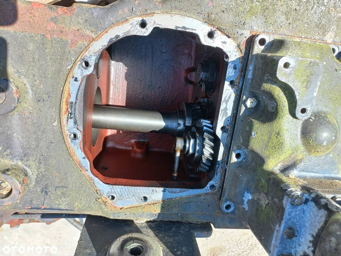 CZĘŚCI DO SKRZYNI BIEGÓW DEUTZ FAHR DX 6.05,6.10,6.30,4,50 .OBUDOWA,WAŁEK,SYNCHRONIZATOR,PRZESÓWKA,KOŁO ZĘBATE,ŁOŻYSKO,WYBIERAK,WIDEŁKI.PRZYSTAWKA NAPĘDU. - 9