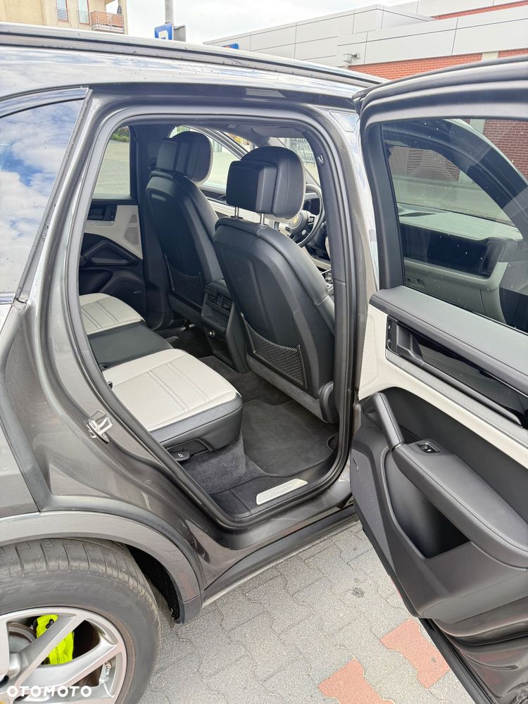 Porsche Cayenne - 16