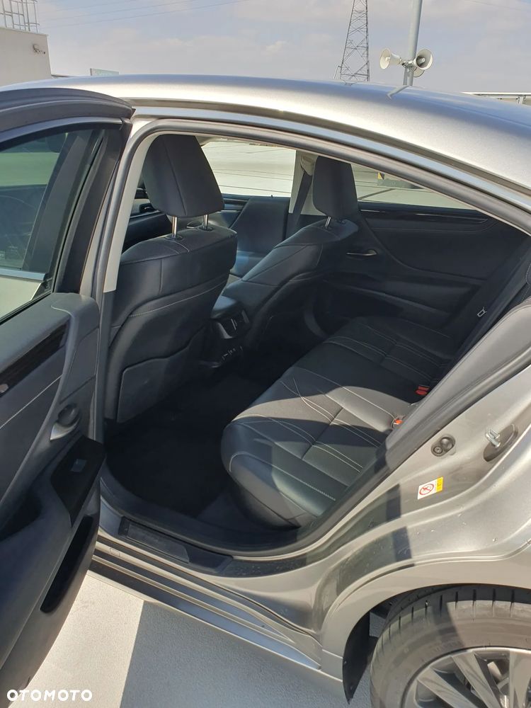 Lexus ES 300h Prestige - 11
