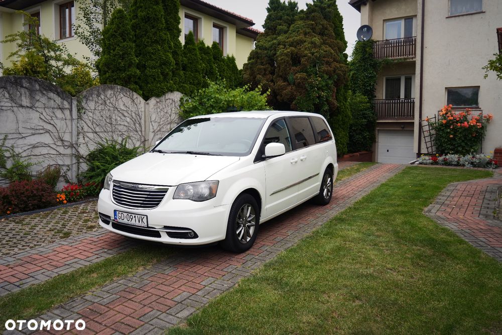 Chrysler Town & Country - 18
