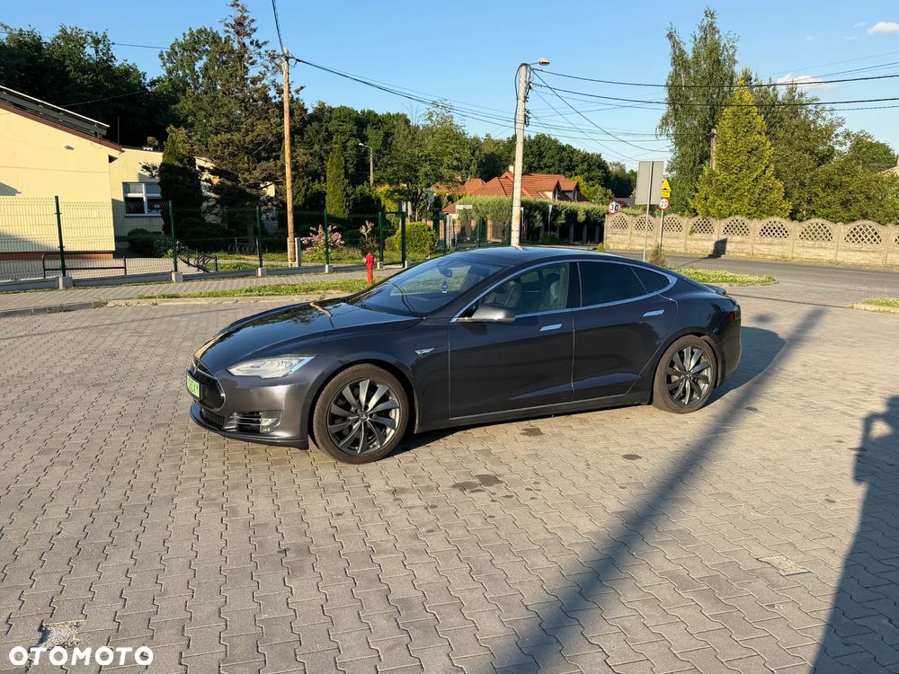 Tesla Model S 85 D - 5